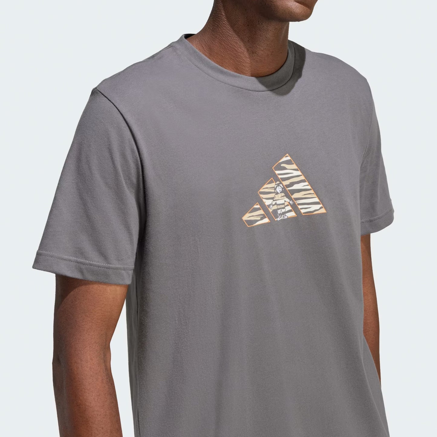 Camiseta Adidas Graphic Camo Explorer Hombre Gris