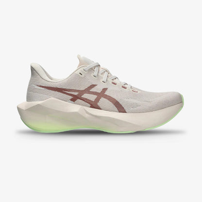 Tenis Asics Novablast 6 Hombre Beige