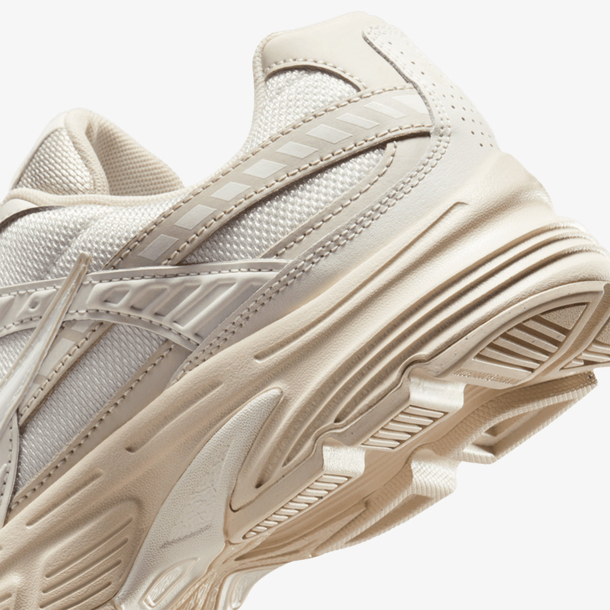 Tenis Nike Initiator Mujer Beige
