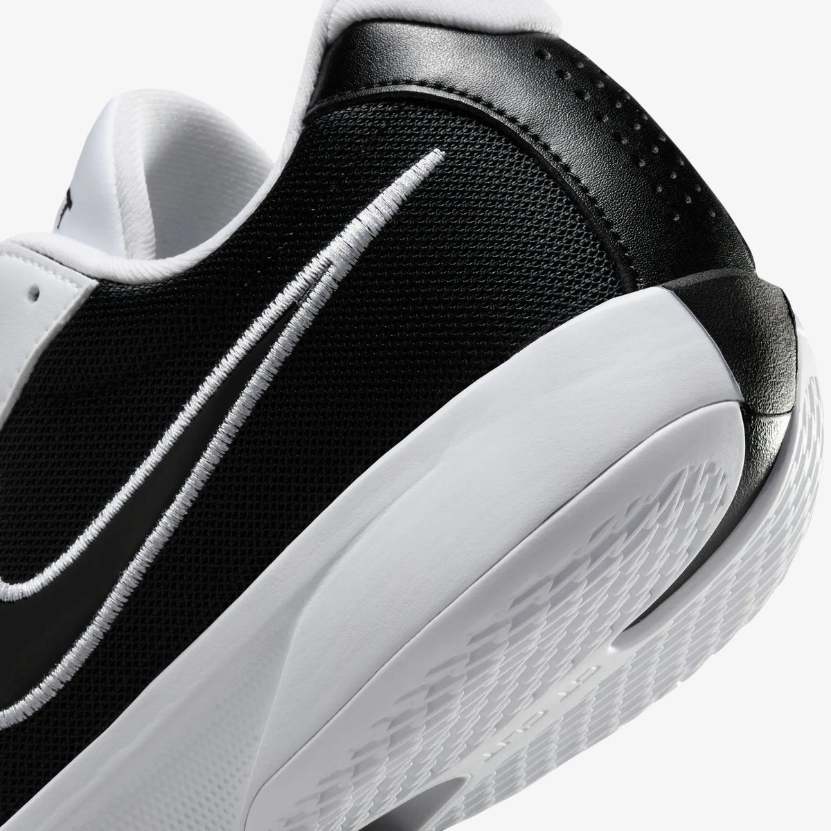 Tenis Nike G.T Cut Academy Hombre Negro Blanco
