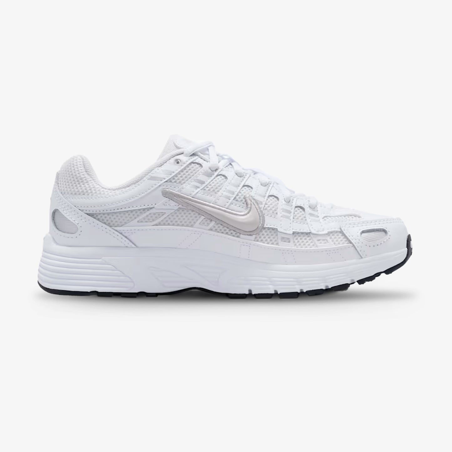 Tenis Nike P-6000 Niño Blanco Plateado