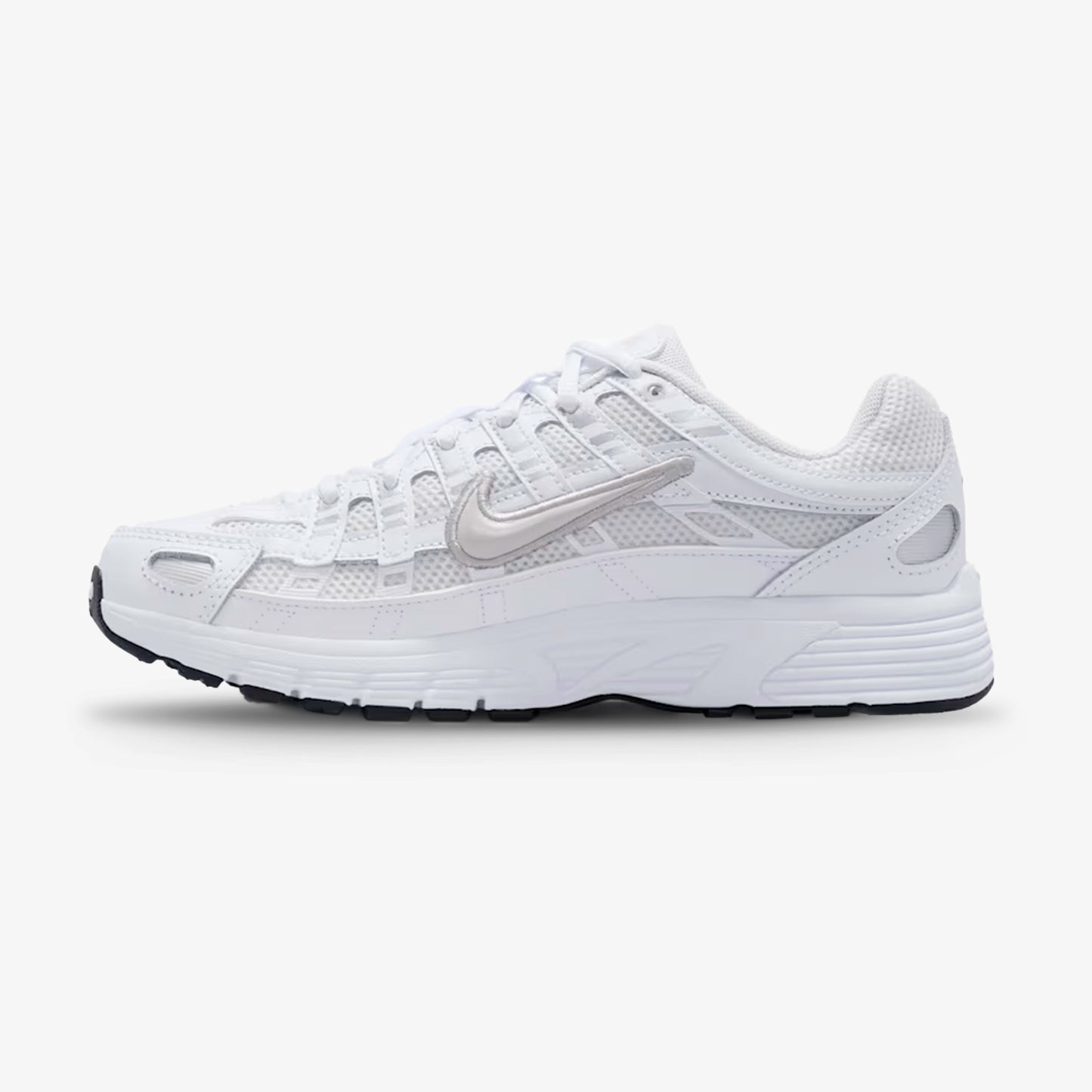 Tenis Nike P-6000 Niño Blanco Plateado