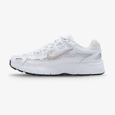Tenis Nike P-6000 Niño Blanco Plateado