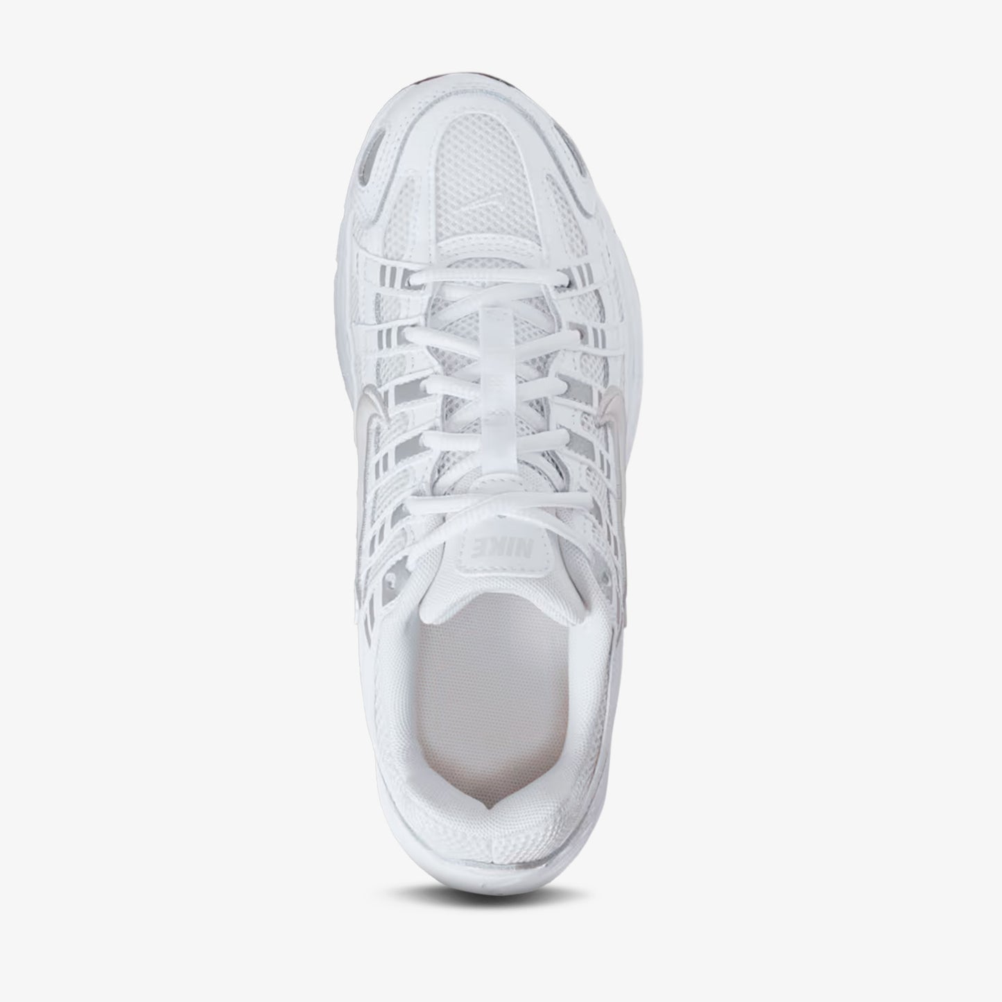 Tenis Nike P-6000 Niño Blanco Plateado