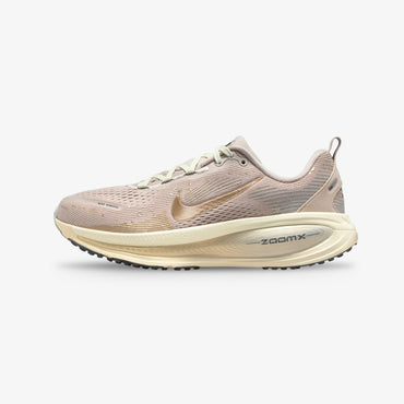 Tenis Nike Vomero 18 SE Mujer Rosado Dorado