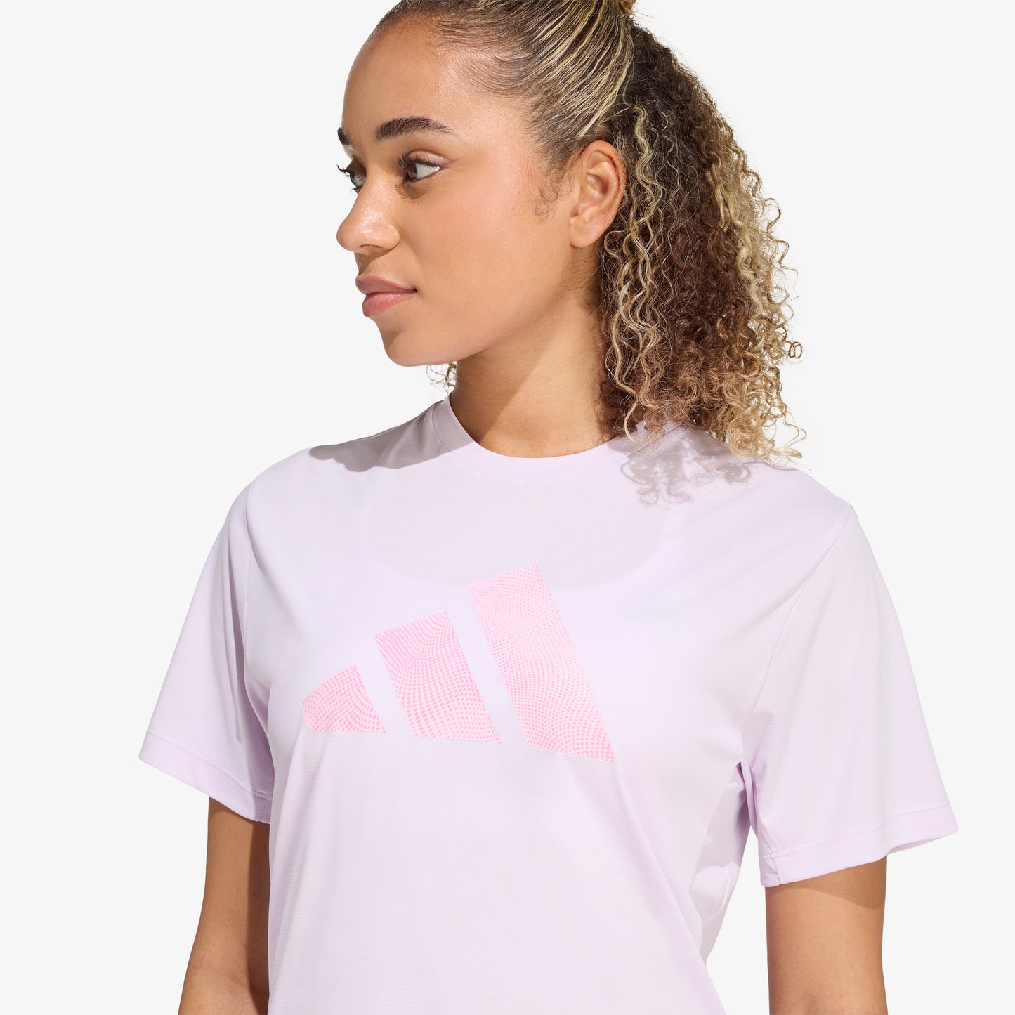 Camiseta Adidas Running Essentials Brand Love Mujer Lila